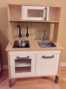 Wooden kitchen (like new)