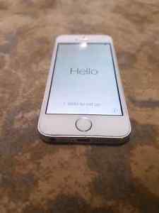 iPhone 5s 16gb, Locked to Bell/virgin (No Accessories)