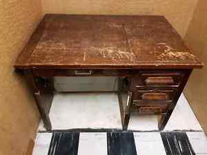 Free Sewing Table