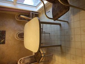 Table, leaf & 6 chairs