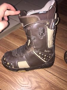 WOMENS SNOWBOARD BOOT! Size7