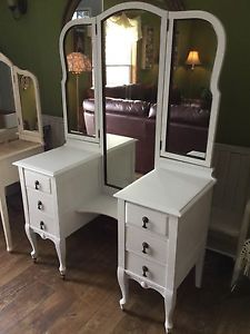 Wanted: s woman's vanity dresser unit for sale!!