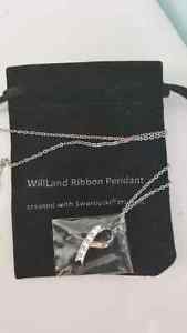 Willard ribbon pendant