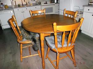 maple kitchen table and 4 chairs