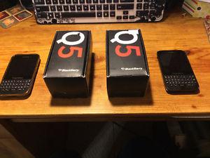 Blackberry Q5 Phone with Case
