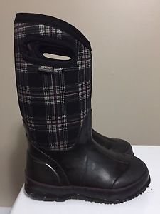 Bogs girls size 13 winter boots