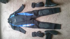Dive suit and regulator
