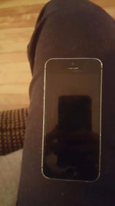 IPhone 5s Black 16G - Good Condition BELL