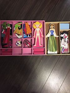 Magnetic wooden dress-up doll