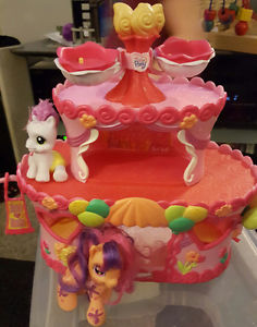 My little pony house with 2 ponies