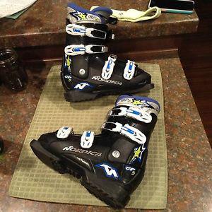 Nordica-  / size 5-5.5 youth or 6-6.5 women's - 45$