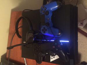 Selling my ps4 MINT 450$ Obo.
