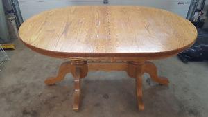 Solid Oak 42" Dining table / 6 chairs