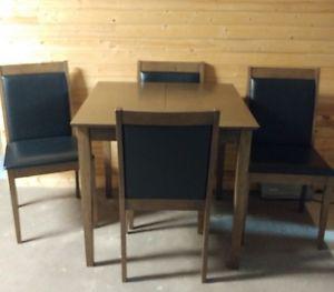 Table and 4 chairs ideal for small spaces
