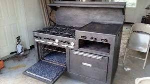 gas range. 2 ovens, 6 burners and a grill