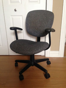 2 Ajustable computer chair