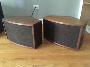 BOSE 901 SPEAKERS (EXCELLENT CONDITION)