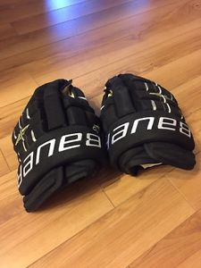 Bauer Pro 4-roll hockey gloves, never worn