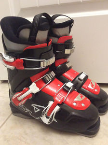 Boys Nordica Ski Boots Size 23.5 (shoe size 5.5)