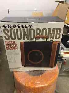 Crosley Soundbomb Vintage Suitcase Boombox