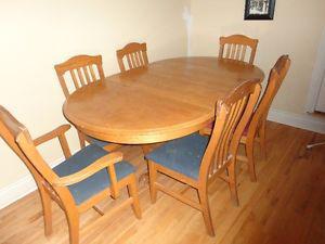 Dining Room Table plus 6 Chairs.