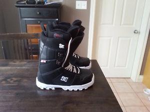 Like New DC Snowboard Boots