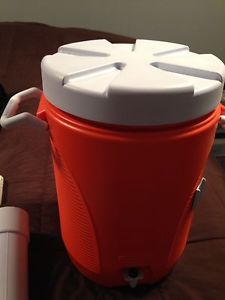 Rubbermaid Gatorade cooler/container