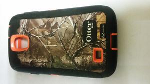 Samsung Galaxy S4 16 GB with Camo OtterBox