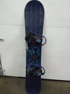 Selling snow board size 146 with Burton bindings