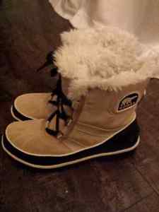 Size 7 ladies Sorel boots
