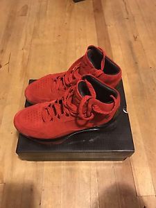 UA CURRY 1 LUX MID SDE 10.5