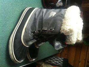 brand new SOREL womens winter boots size 9.5 warm and