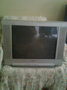 19 inch Sony Color T.V. works great, has a remote, 10 Bucks