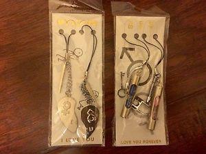 Coupled cellphone charms