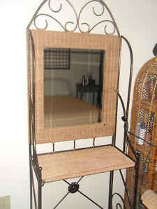Fold Up Wicker Vanity and Bench Very Good Condition.