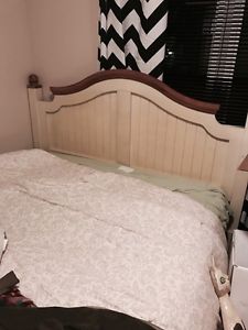 Queen size bed set