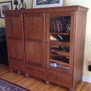 Solid Maple TV/Stereo Hutch. Still looks new!