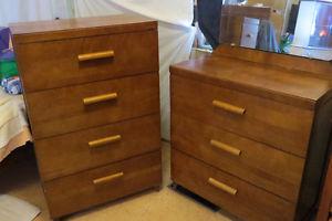 Two vintage dressers - Solid wood - Great condition