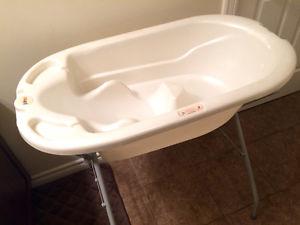 Baby bathtub with a stand