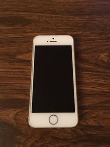 Selling Iphone 5s 32 GB with a Grey Otter Box - Mint