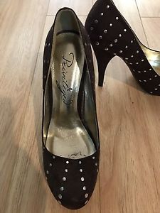 Brown high heels - size 8