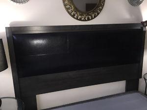 GORGEOUS HEADBOARD IN EXCELLENT CONDITION