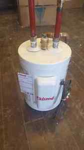 Giant 2.5 us gallon electric water heater