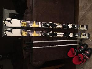 Junior 120 downhill skis and poles