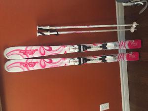 Junior girls 127 downhill HEAD skis and size 23.5