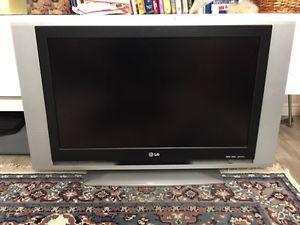 Lg flat screen tv 100$ OBO