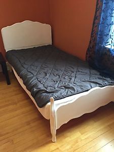 Single size wooden bed