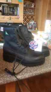 Size 9 steel toed work boots
