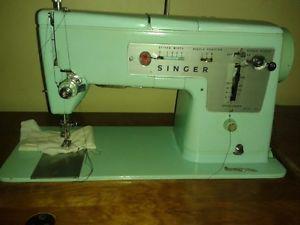 s Singer Sewing Machine/Table