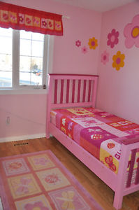 Bedding twin bed for girls + window treatment